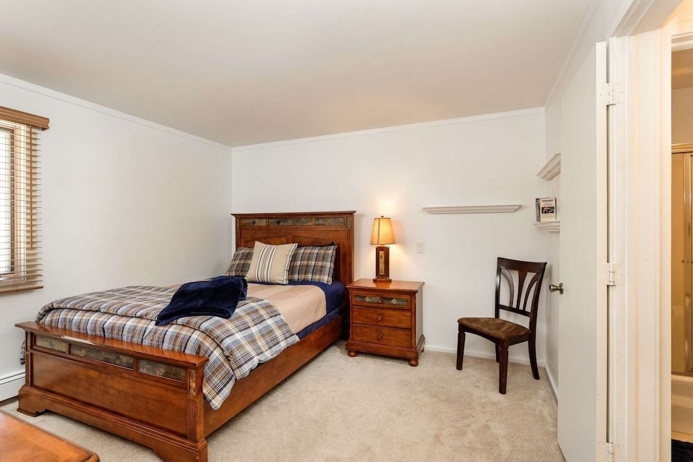 Condo (Woodbridge 21C)