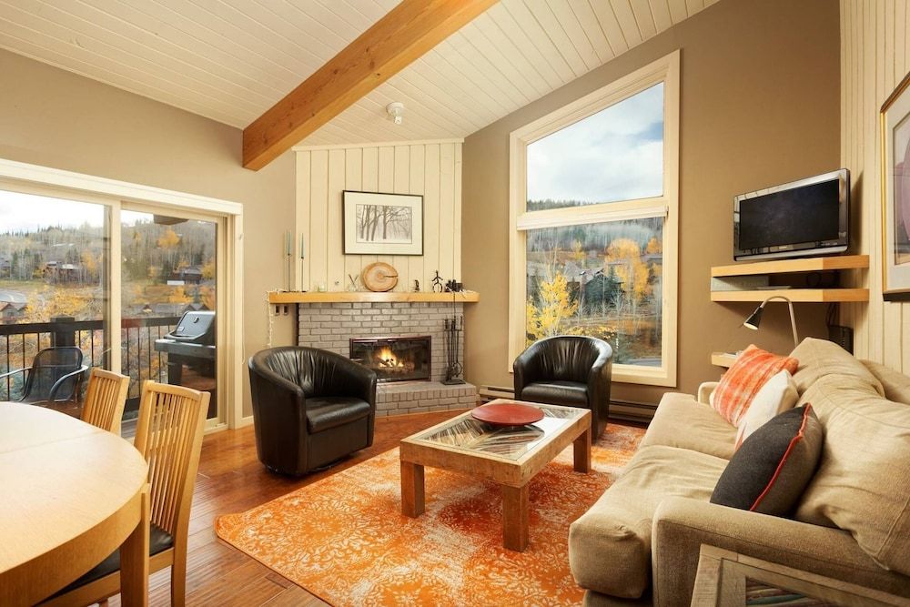 Condo (Woodbridge 27E)