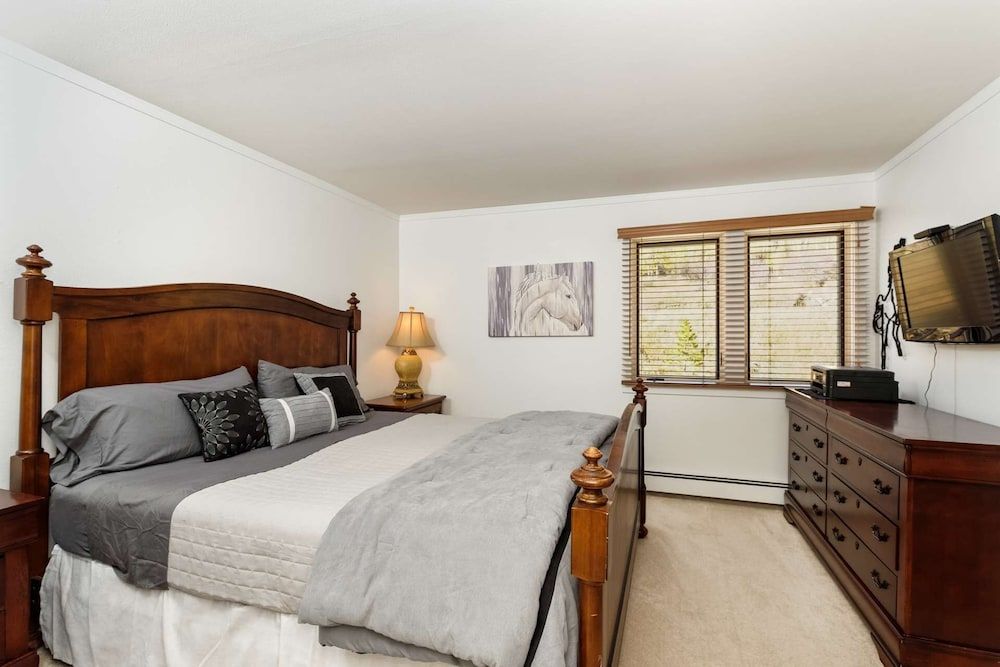 Condo (Woodbridge 21C)