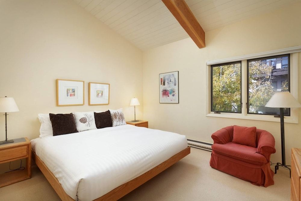 Condo (Woodbridge 27E)