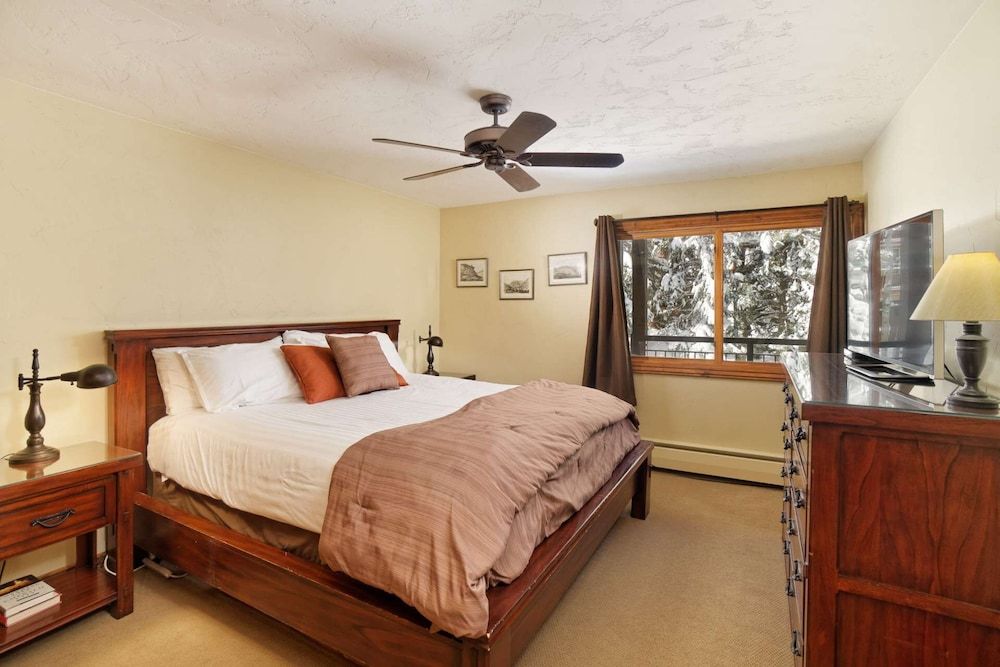 Condo (Shadowbrook 205)