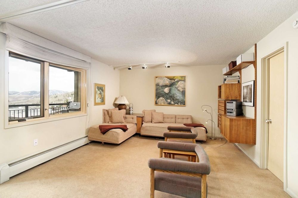 Condo (Shadowbrook 204)