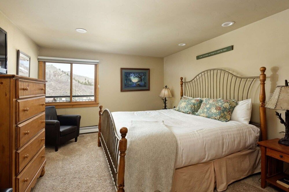 Condo (Shadowbrook 403)