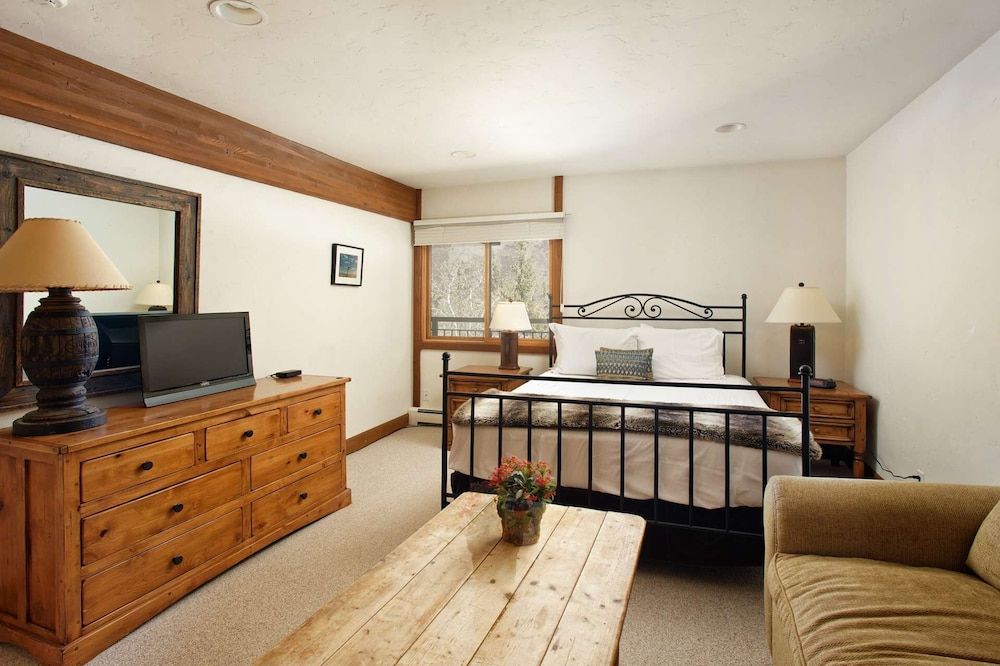 Condo (Shadowbrook 506)