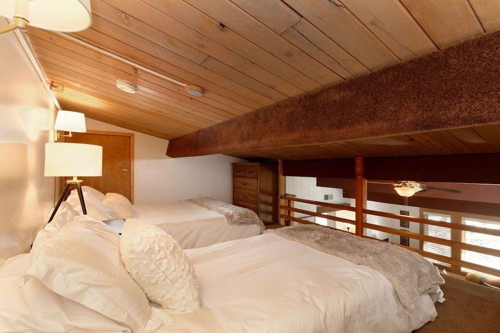 Condo (Aspenwood Studio plus Loft - J12)
