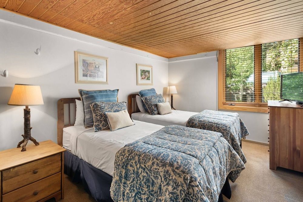 Condo (Aspenwood 2 bedroom plus loft J17)
