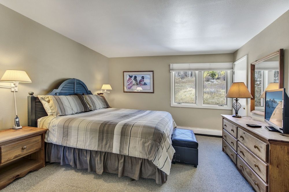 Woodbridge Condo 19C