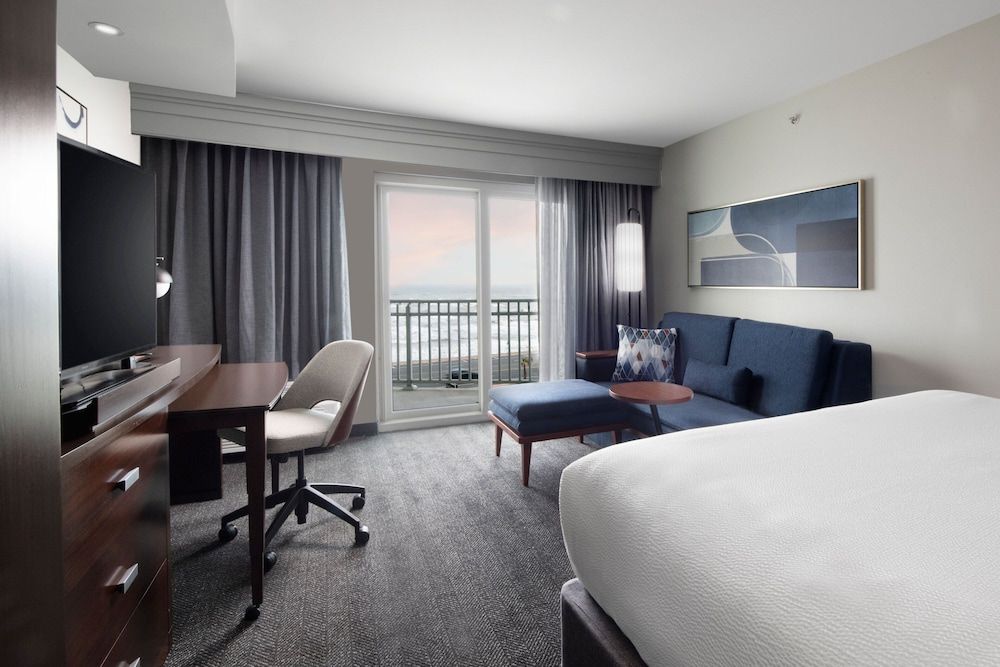 Room, 1 King Bed, Non Smoking, Ocean View (Balcony)