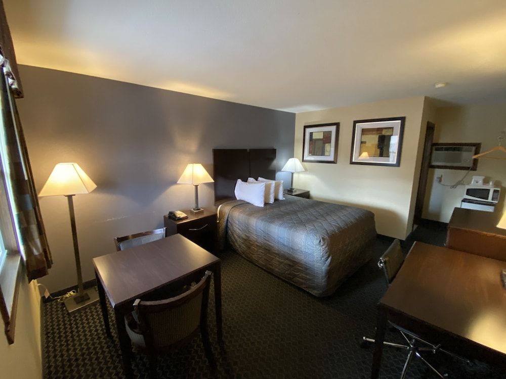 Standard Room, 1 King Bed