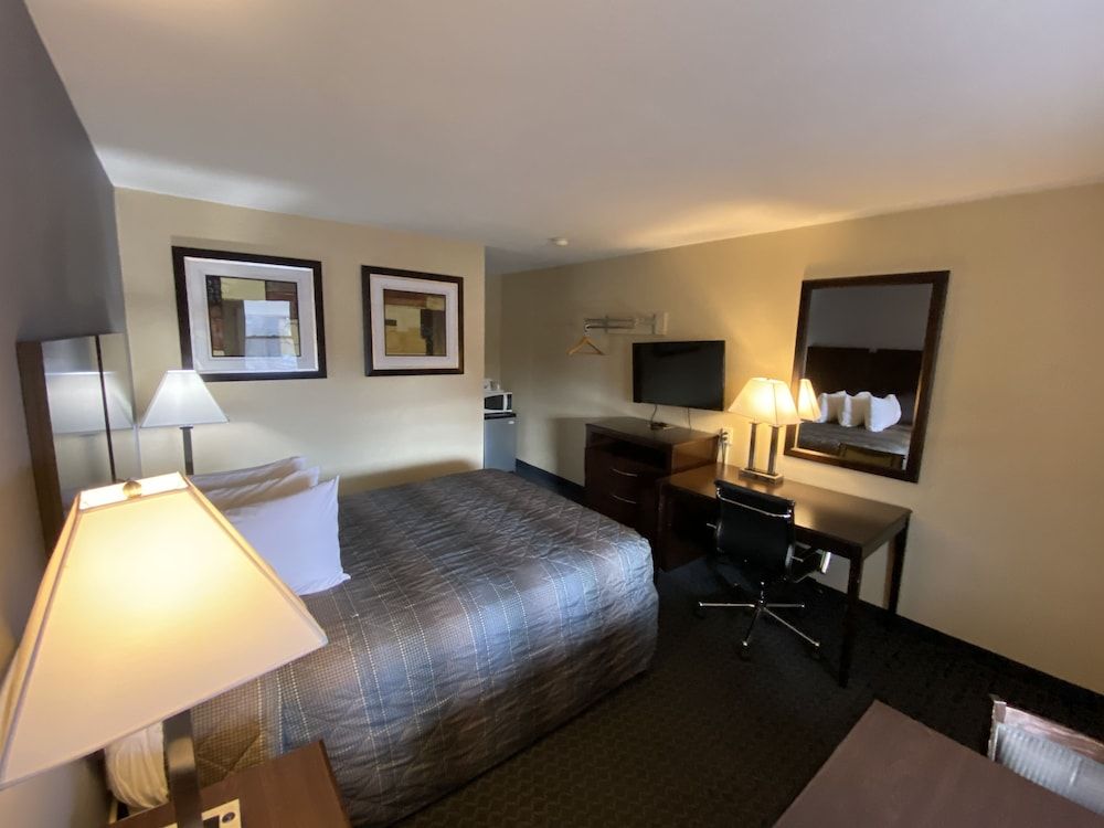 Standard Room, 1 Queen Bed