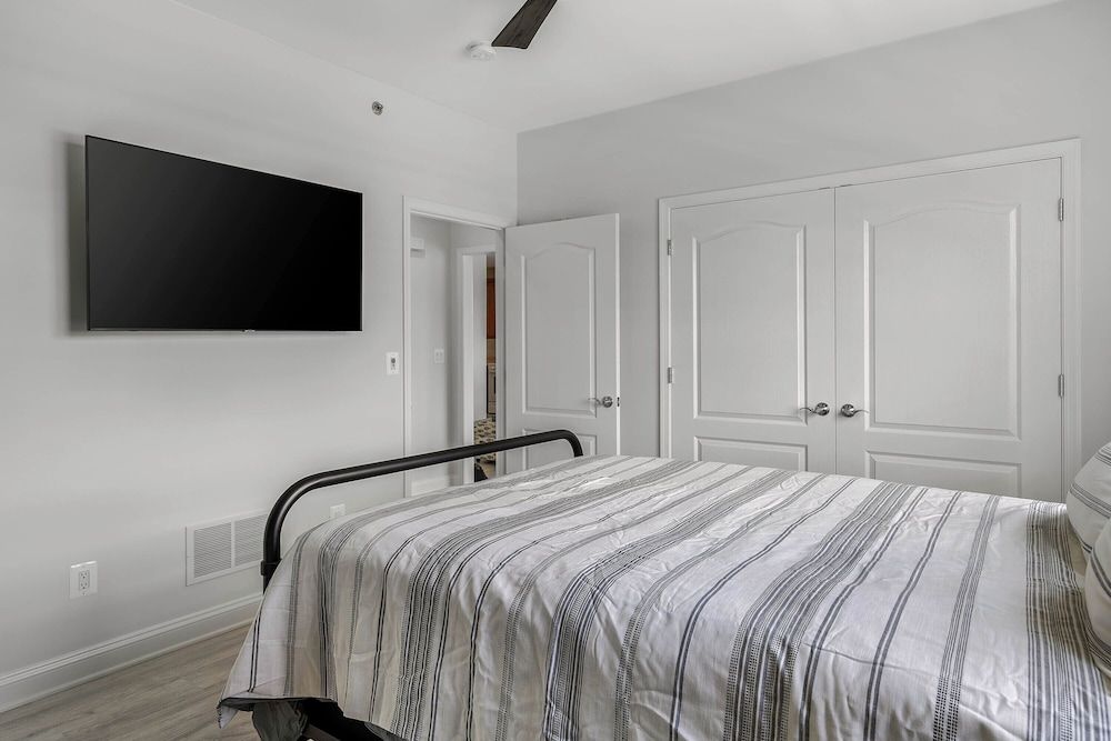 Condo, Multiple Beds, Balcony (Grande at Canal Pointe)