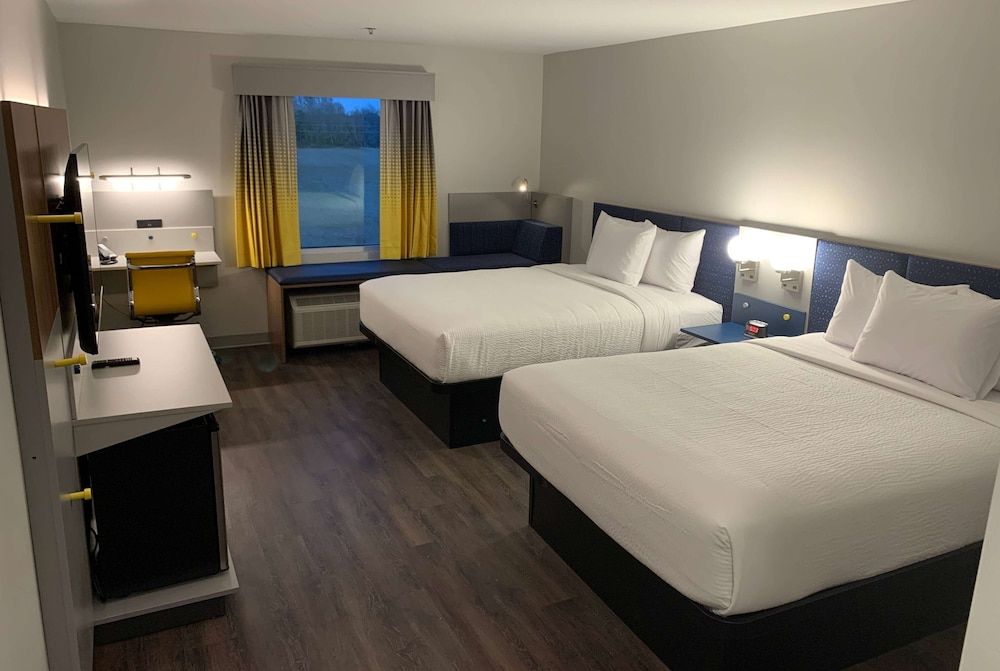 Standard Room, 2 Queen Beds, Non Smoking (Bathtub or Shower)