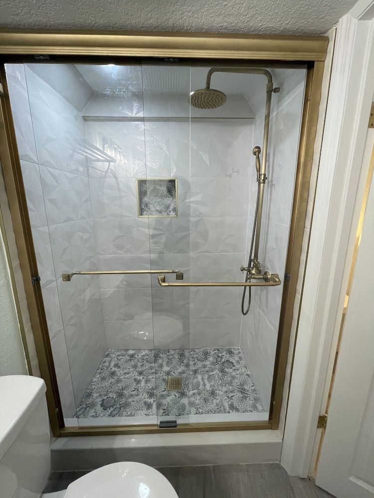 The Tiny Cottage in The Springs Design Room