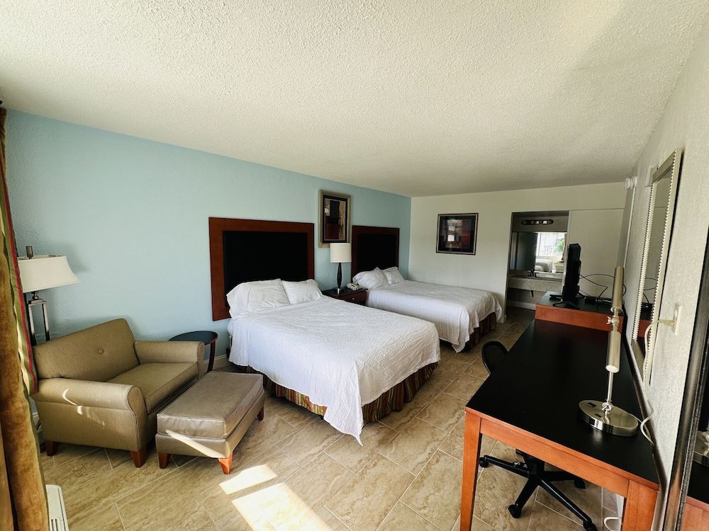 Boca Inn Standard Room, 2 Double Beds, Non Smoking 3