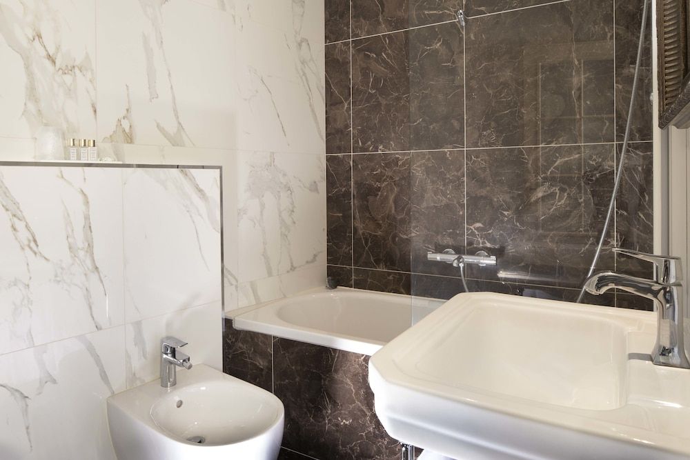 Hotel Belfast Classic Double Room 6