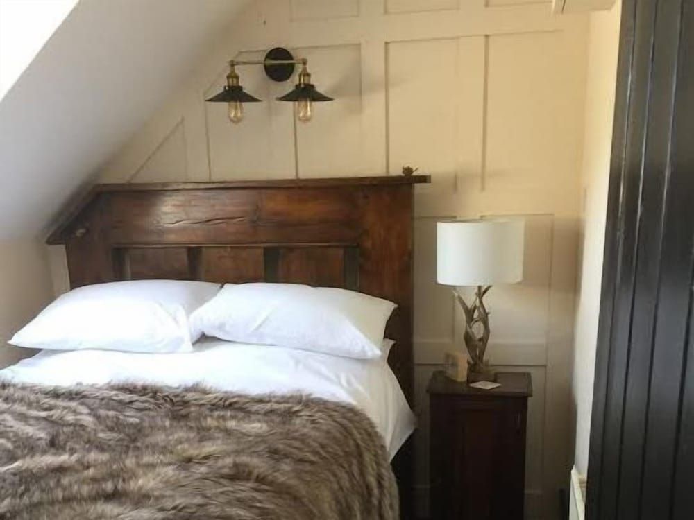 Classic Single Room, Ensuite, Mountain View (Room 4)