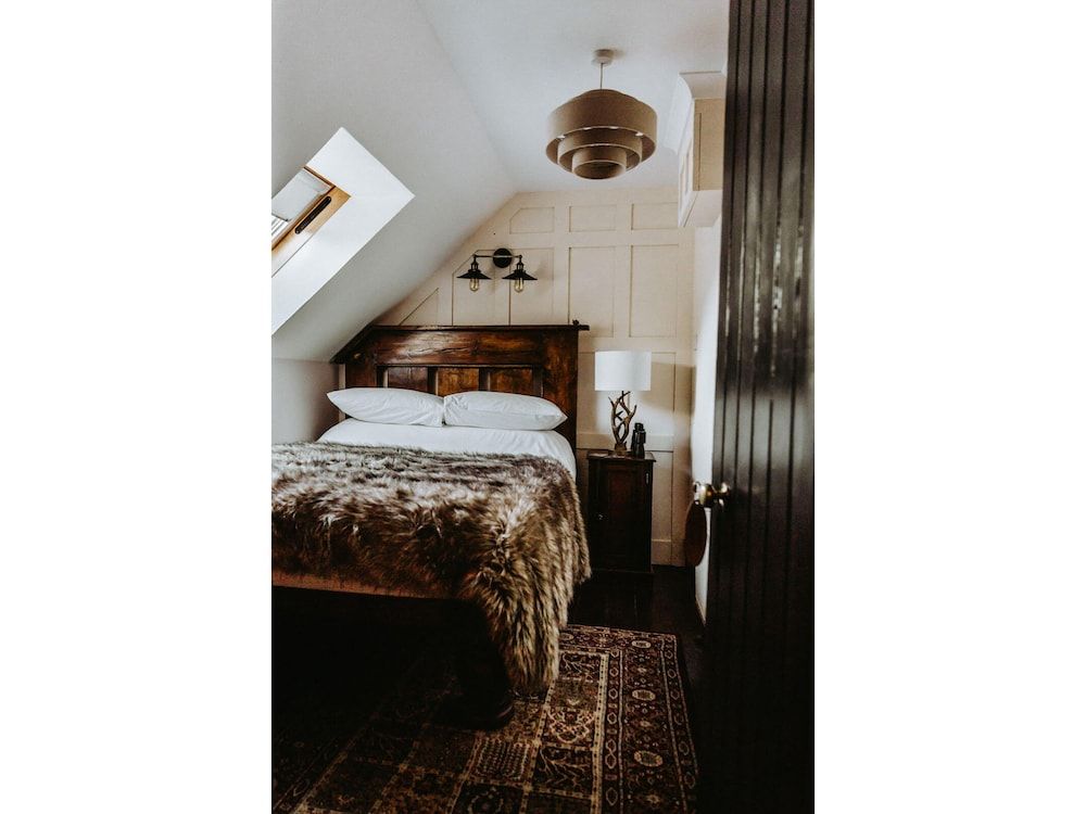 Classic Single Room, Ensuite, Mountain View (Room 4)