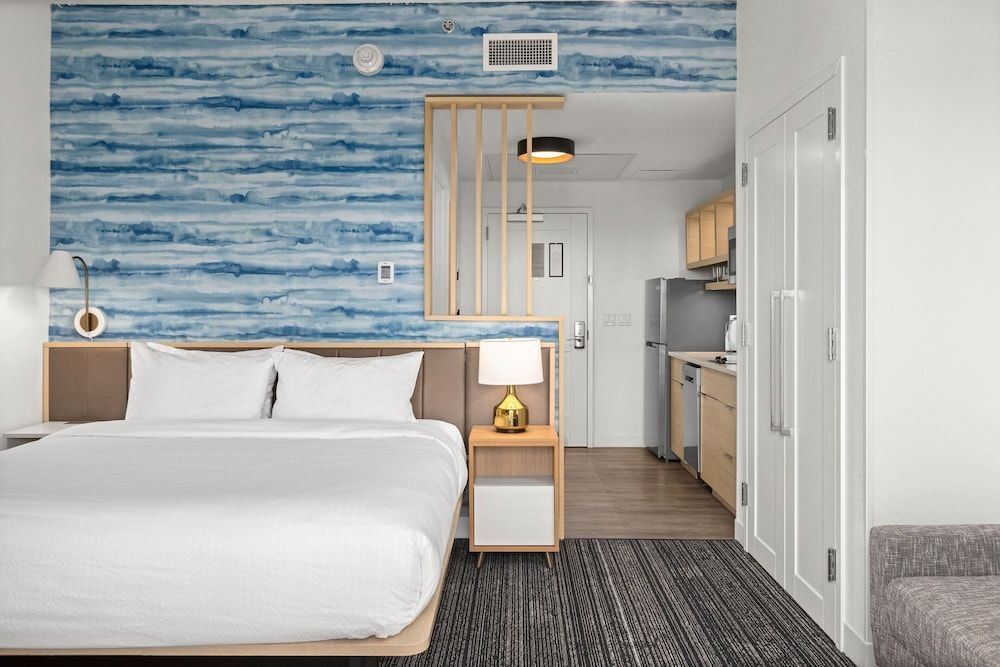 Studio, 1 King Bed (Hearing Accessible)