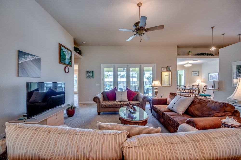 House, 4 Bedrooms, Private Pool, Canal View (3.5 Bathrooms)