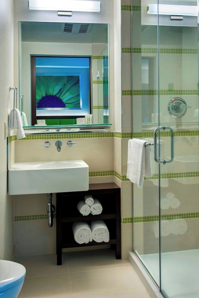 SpringHill Suites by Marriott New York Midtown Manhattan Studio, 1 King Bed 8