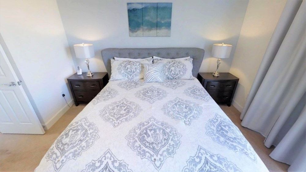 Family Townhome, Private Pool, Garden Area