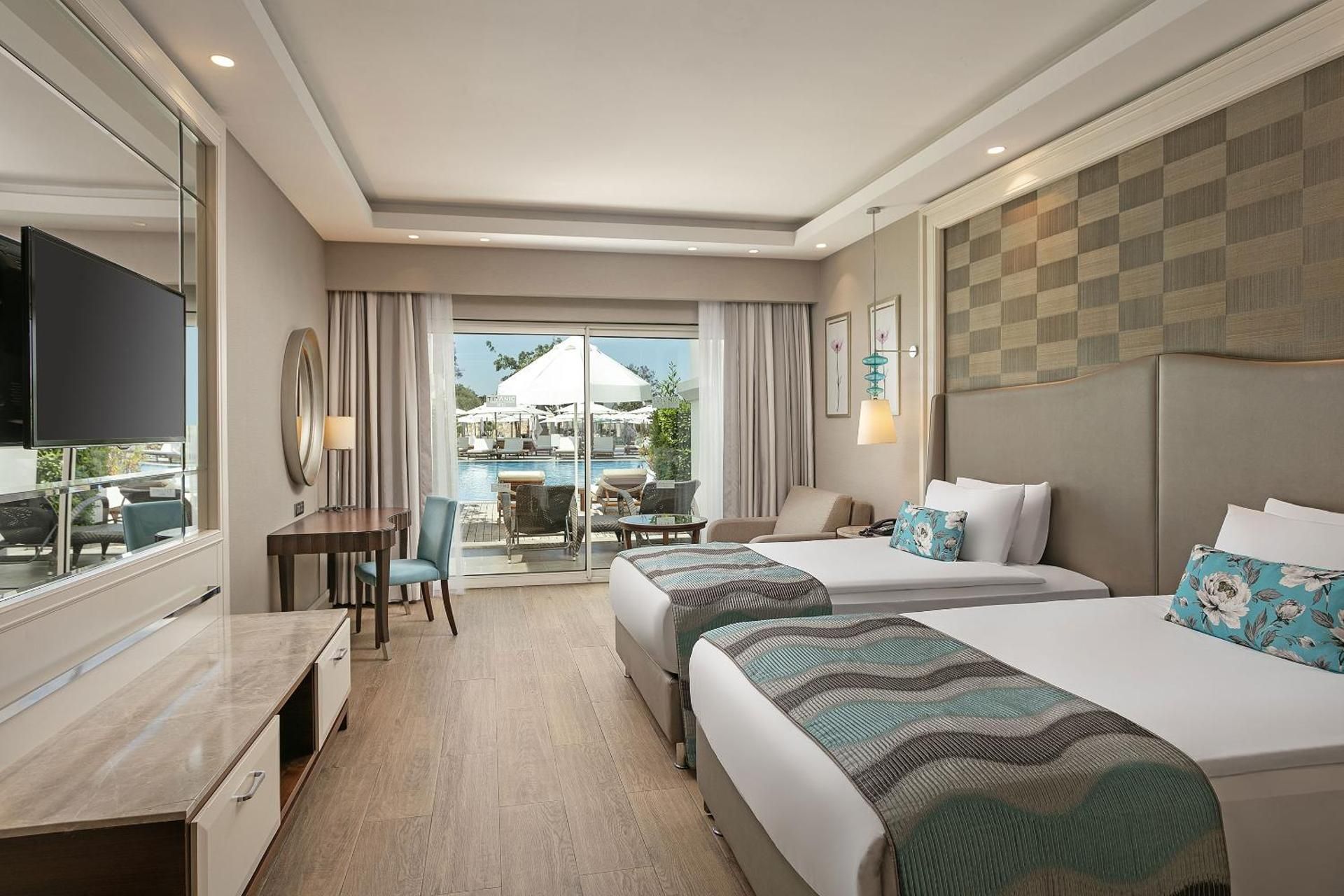 Family Pool Suite (Swim-up)