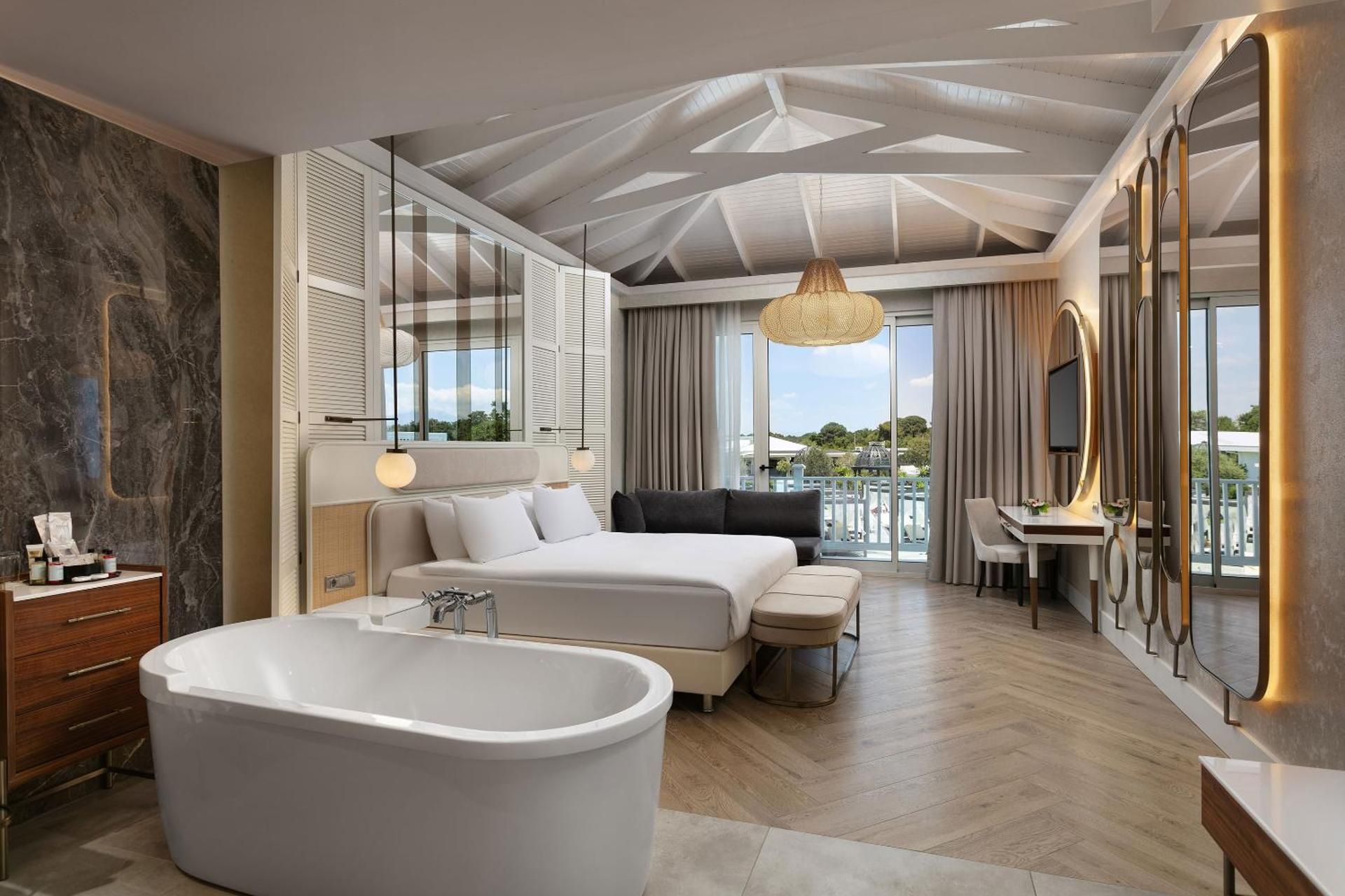 Maldive House (Swim-up) 