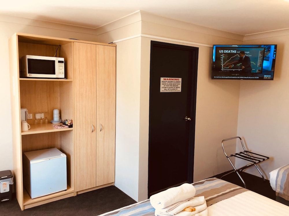 Red Cedar Motel Basic Quadruple Room, 1 Bedroom 13