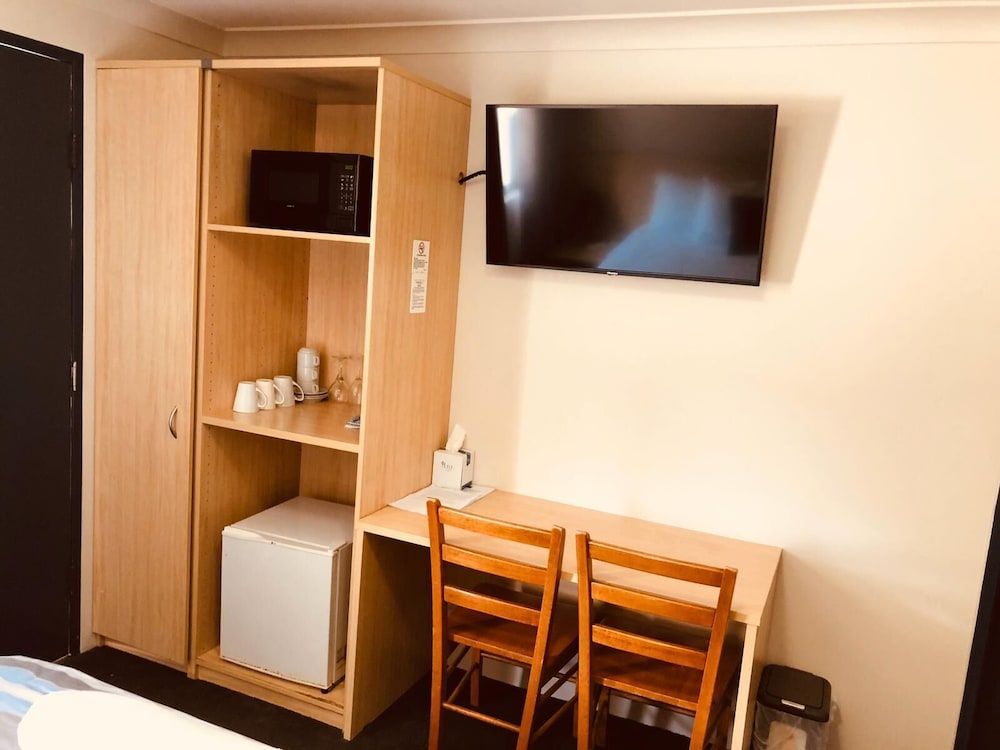 Red Cedar Motel Basic Quadruple Room, 1 Bedroom 12