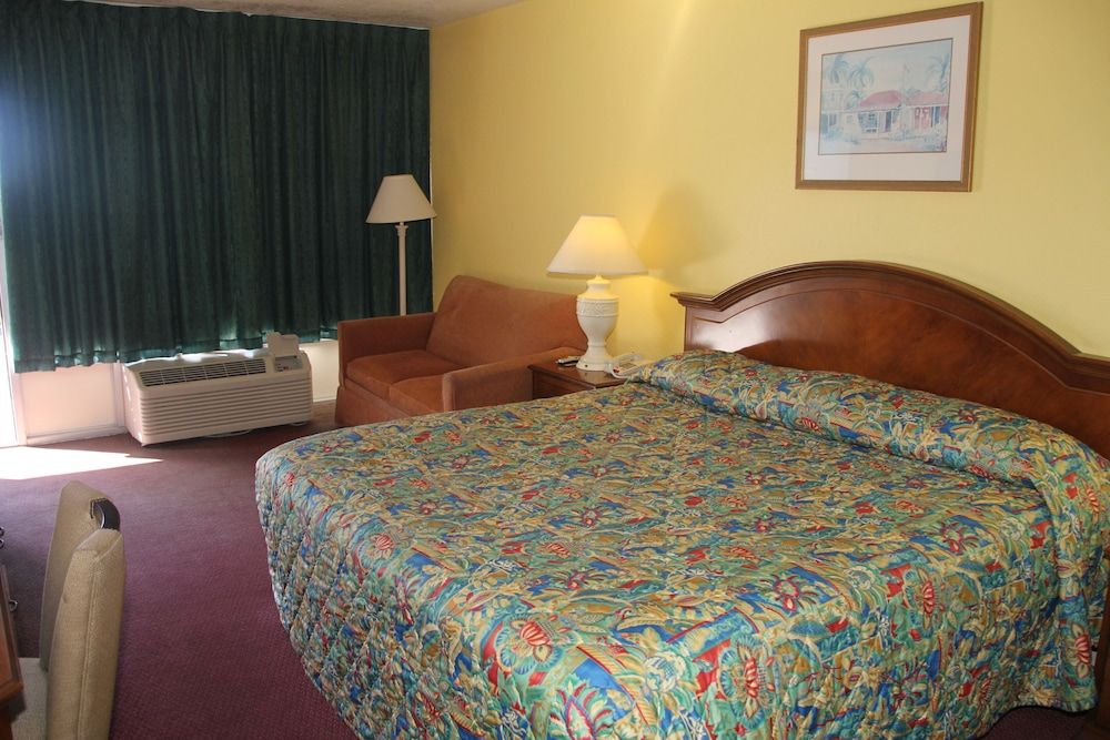 Cruise Port Inn