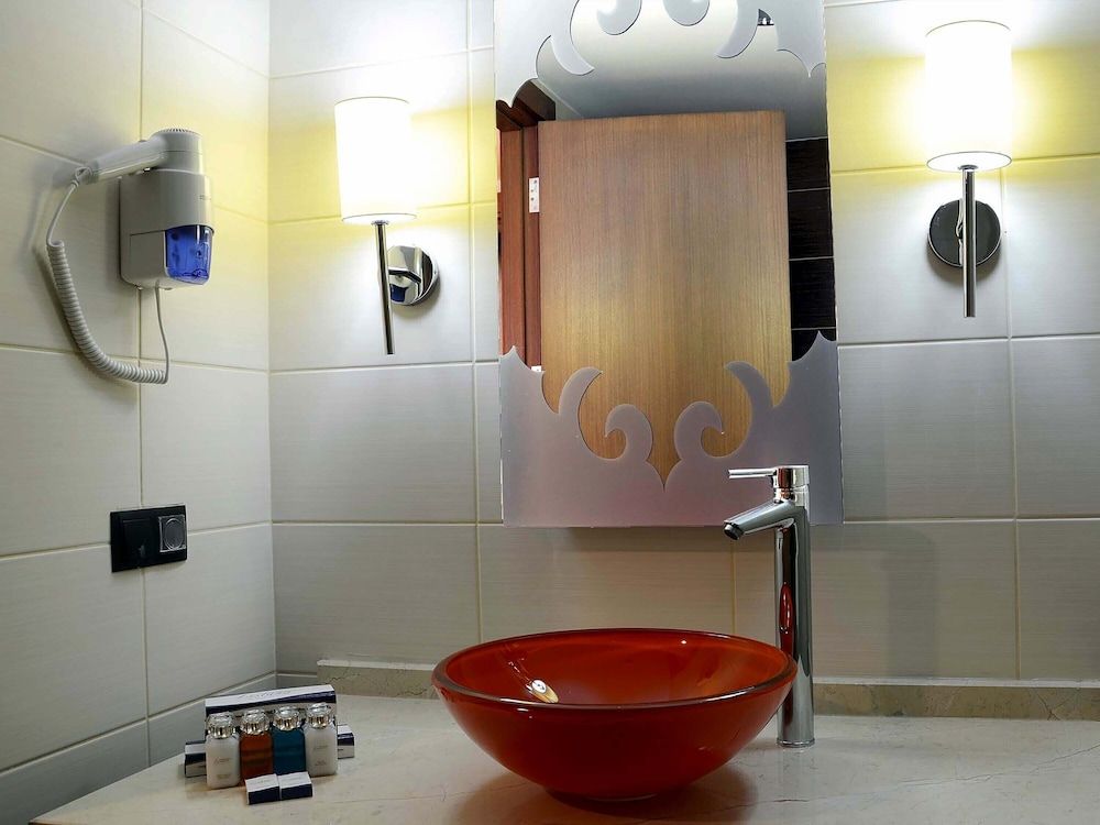 Listana Hotel Deluxe Double or Twin Room 5