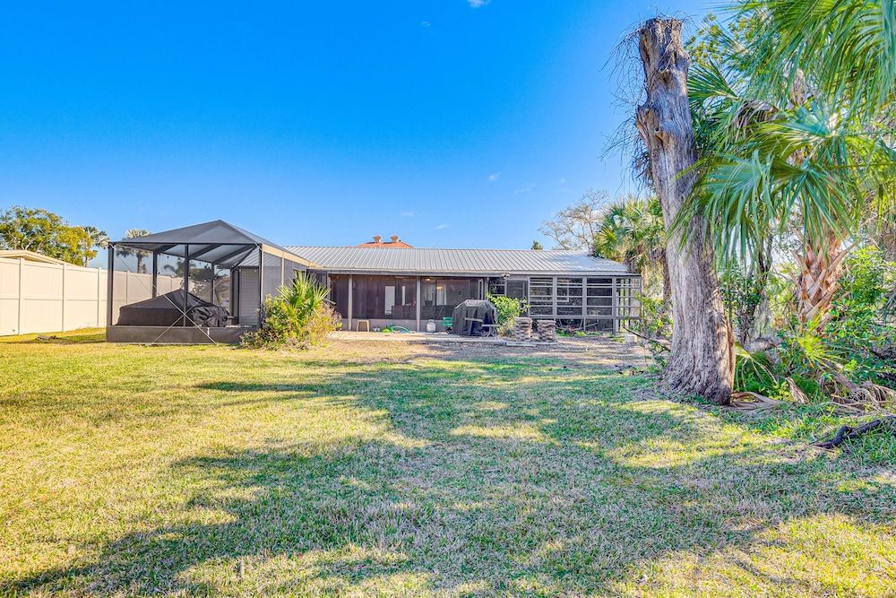 Charming Riverfront Home w/ Kayaks!
