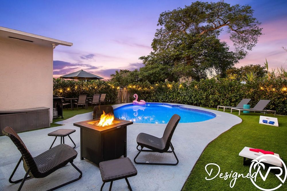 Private Heated Pool & Lovely Home