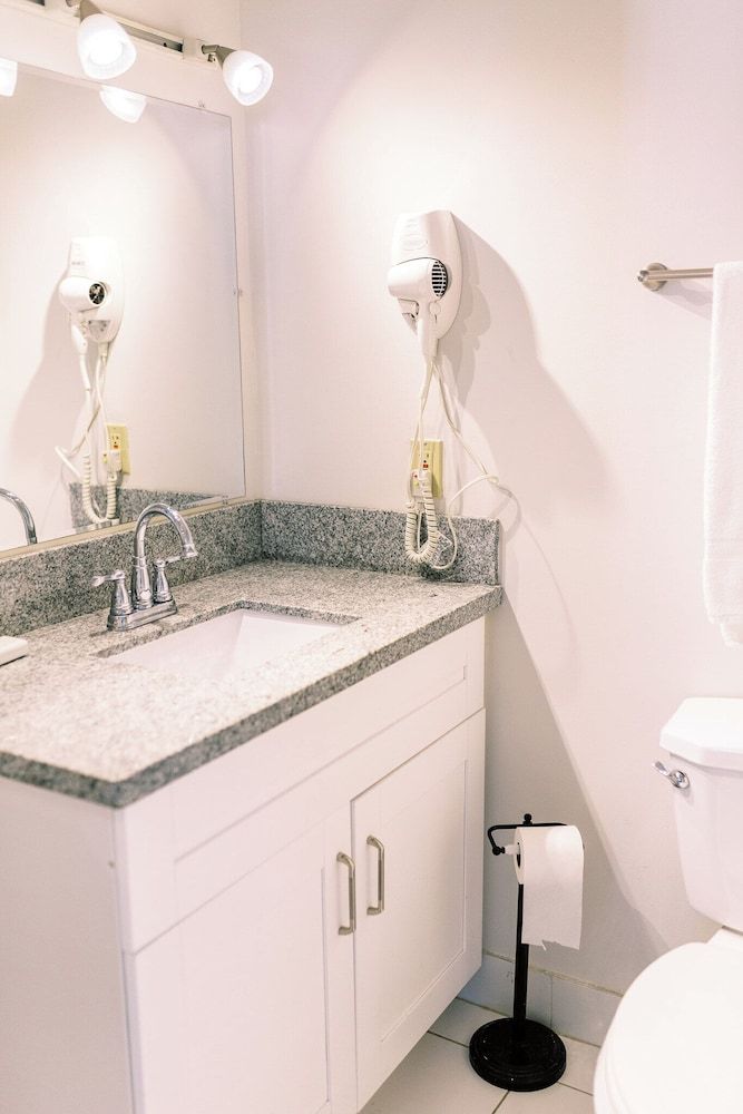 Beachside Gardens Apartments by Lowkl Premium 1-Bedroom Family Suite w/ Kitchen & Sofa Bed 6