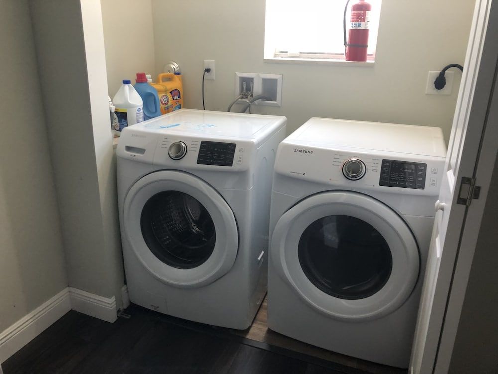 4 Bedroom Home by Ideal Experience VR House, 4 Bedrooms 6