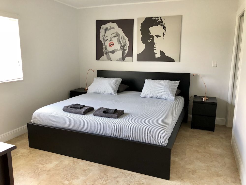 Luxury Home by Ideal Experience VR Luxury House, 3 Bedrooms 2