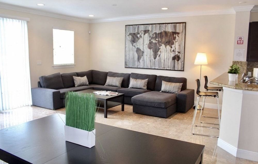 undefined 4BR Townhouse 320 by Ideal Experience VR 6