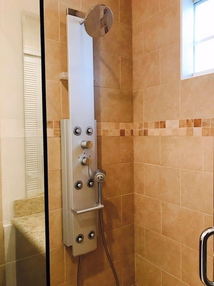 4BR Townhouse 320 by Ideal Experience VR Family House, Multiple Beds, Non Smoking 11