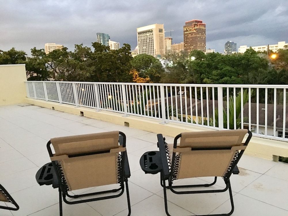 undefined 4BR Townhouse 906 by Ideal Experience VR 9