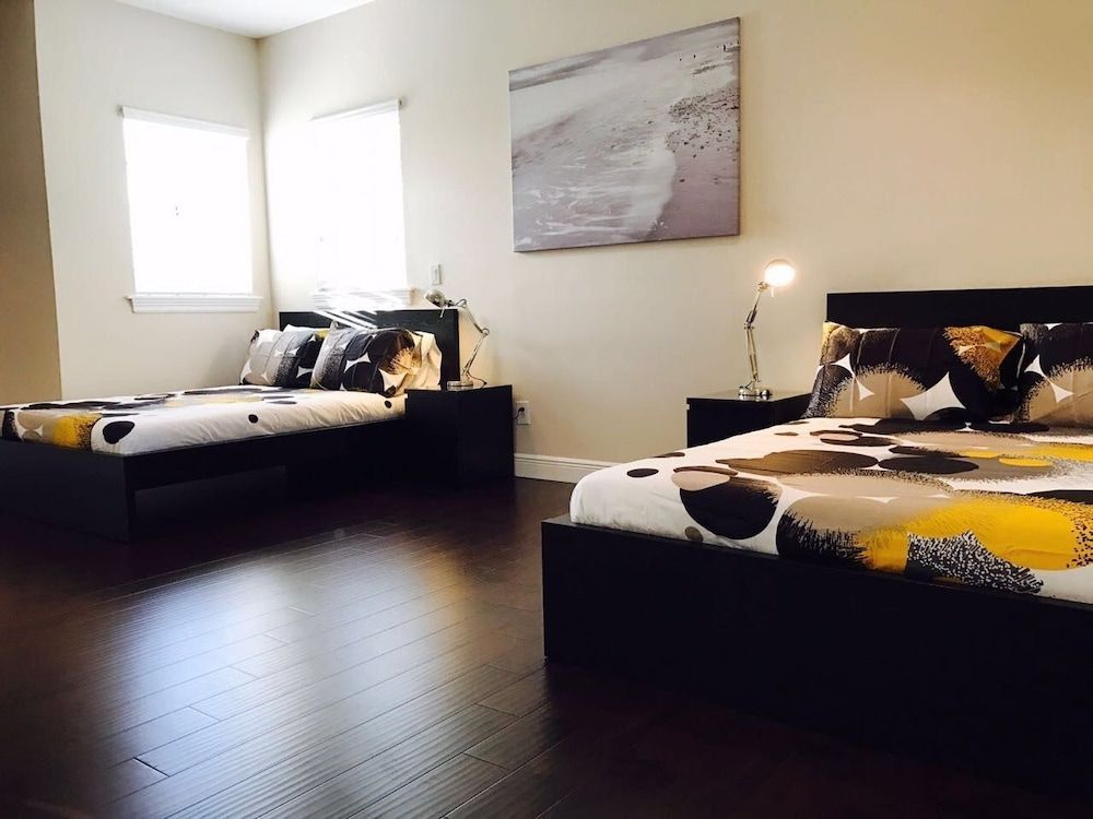 undefined 4BR Townhouse 906 by Ideal Experience VR 5