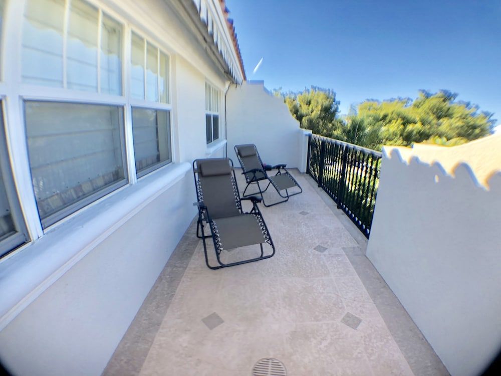 3BR Home wRooftop by Ideal Experience VR House, 3 Bedrooms (3.5 Bathrooms, Rooftop Patio) 6