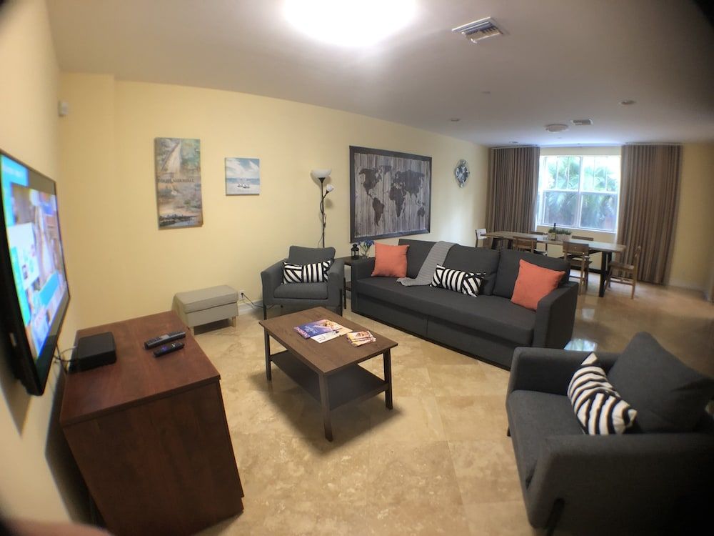 3BR Home wRooftop by Ideal Experience VR House, 3 Bedrooms (3.5 Bathrooms, Rooftop Patio) 11