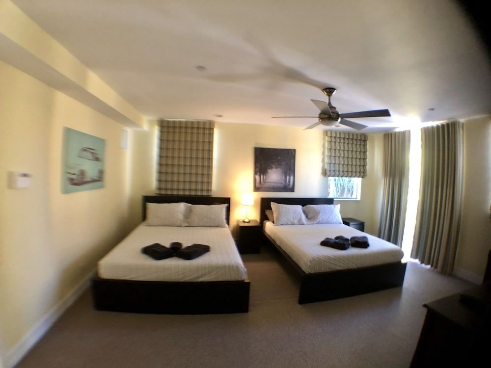 3BR Home wRooftop by Ideal Experience VR House, 3 Bedrooms (3.5 Bathrooms, Rooftop Patio) 3