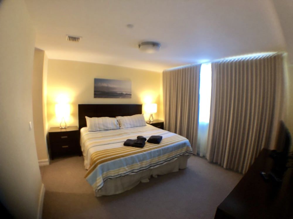 3BR Home wRooftop by Ideal Experience VR House, 3 Bedrooms (3.5 Bathrooms, Rooftop Patio) 2