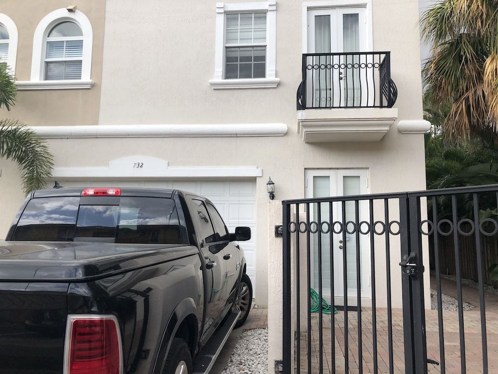 undefined 3BR Home wRooftop by Ideal Experience VR 2