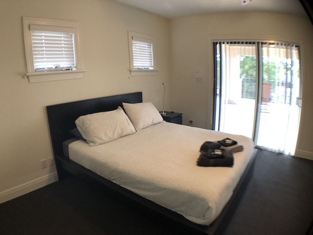 Huge House in Fort Lauderdale -  821 House, 3 Bedrooms, Kitchen 7