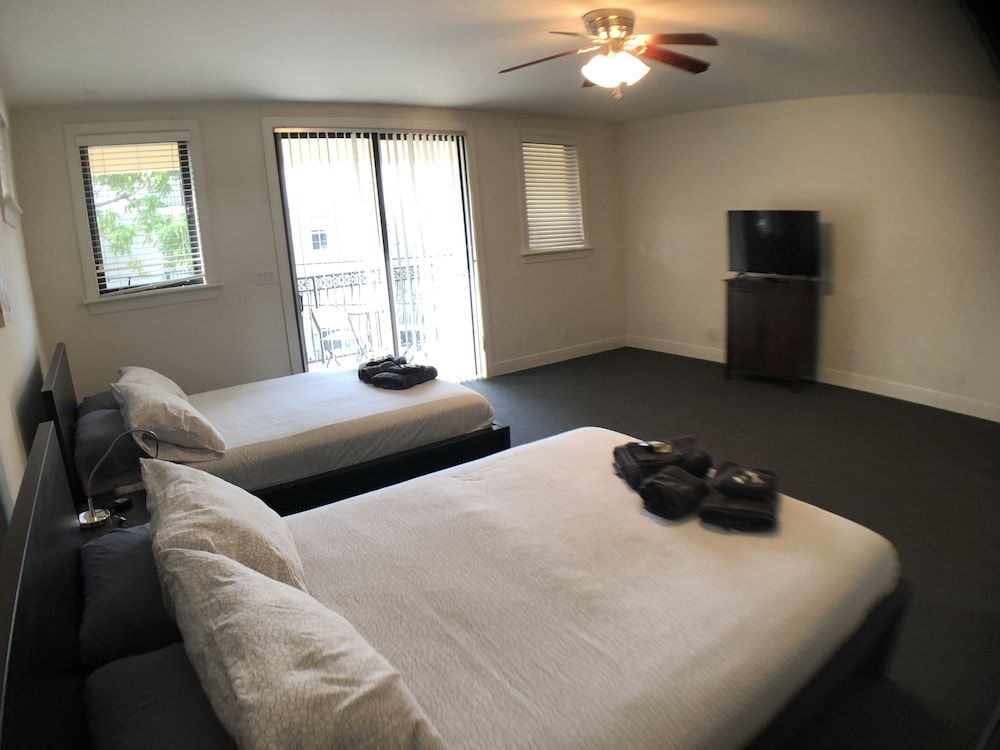 Huge House in Fort Lauderdale -  821 House, 3 Bedrooms, Kitchen 5