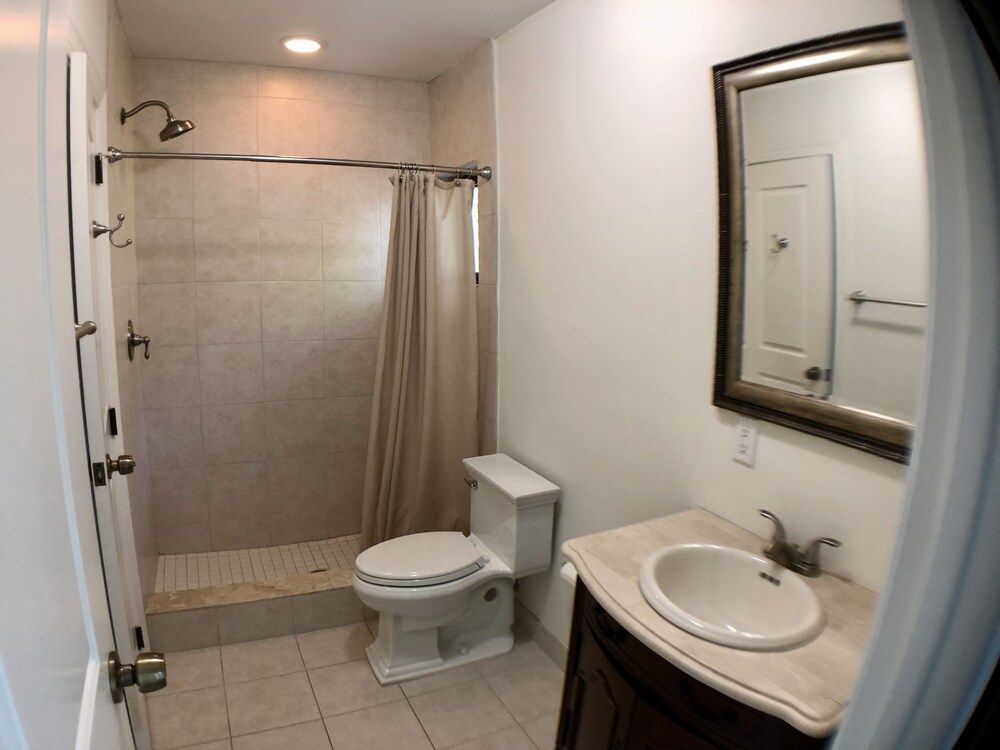 Huge House in Fort Lauderdale - 819 House, 3 Bedrooms, Kitchen 10