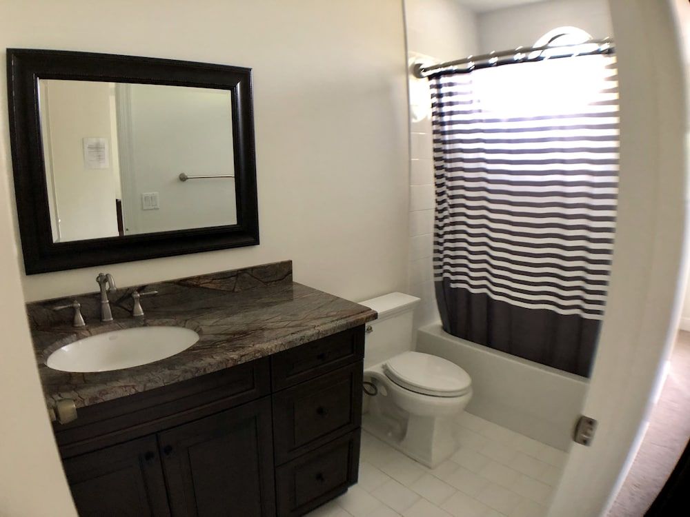 Huge House in Fort Lauderdale - 819 House, 3 Bedrooms, Kitchen 13