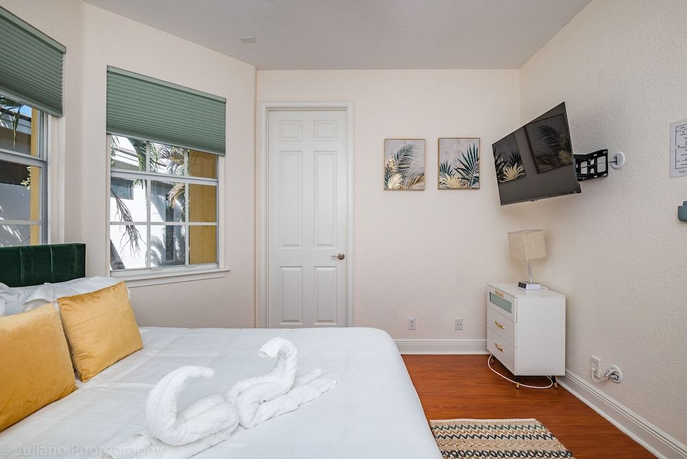 Las Olas Maison de Ville Near Fort Lauderdale Beach Luxury Townhome, 3 Bedrooms, Hot Tub, Garden View 4